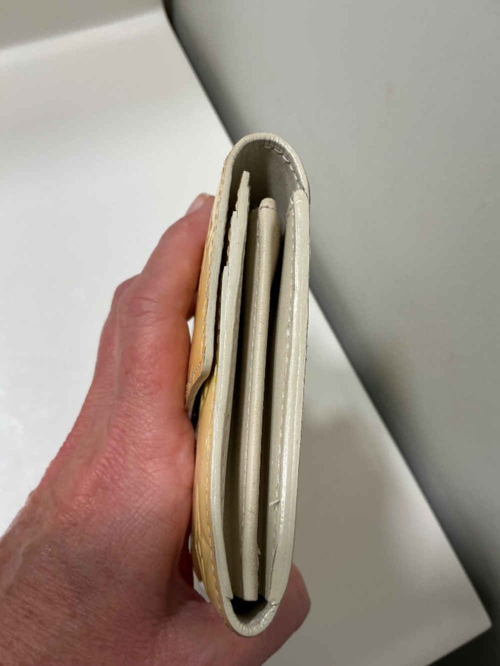 Louis Vuitton yellow Vernis clutch wallet - Picture 4 of 10